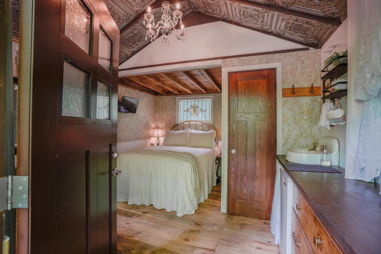 Vintage Wild West Tiny Hotel In The Woods! Pine City Exterior photo